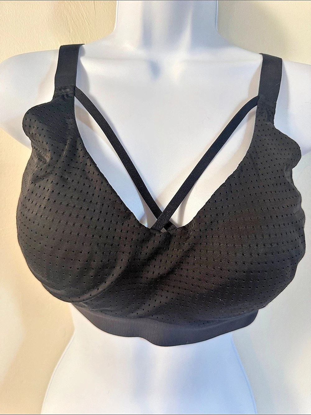 Victoria's Secret Victoria Sport Incredible Mesh Strappy Back Sports Bra